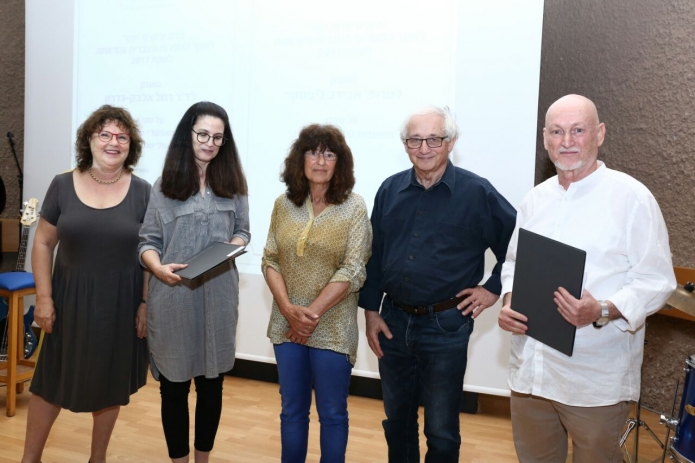 מימין פרופ' ומשפחתו של ס. יזהר דב אלבקדורדון ופרופ מיכל סלר נשיאת מכללת לוינסקי  