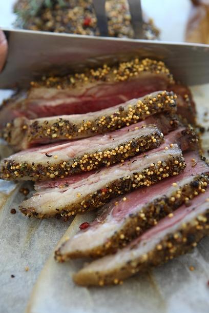 הרוסטביף של גיא פרץ (צילום: לירון אלמוג)