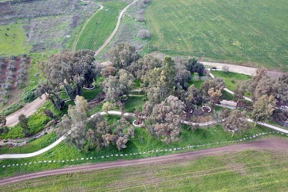 הנחל והשביל ממבט על – קרדיט צילום: אורי וול