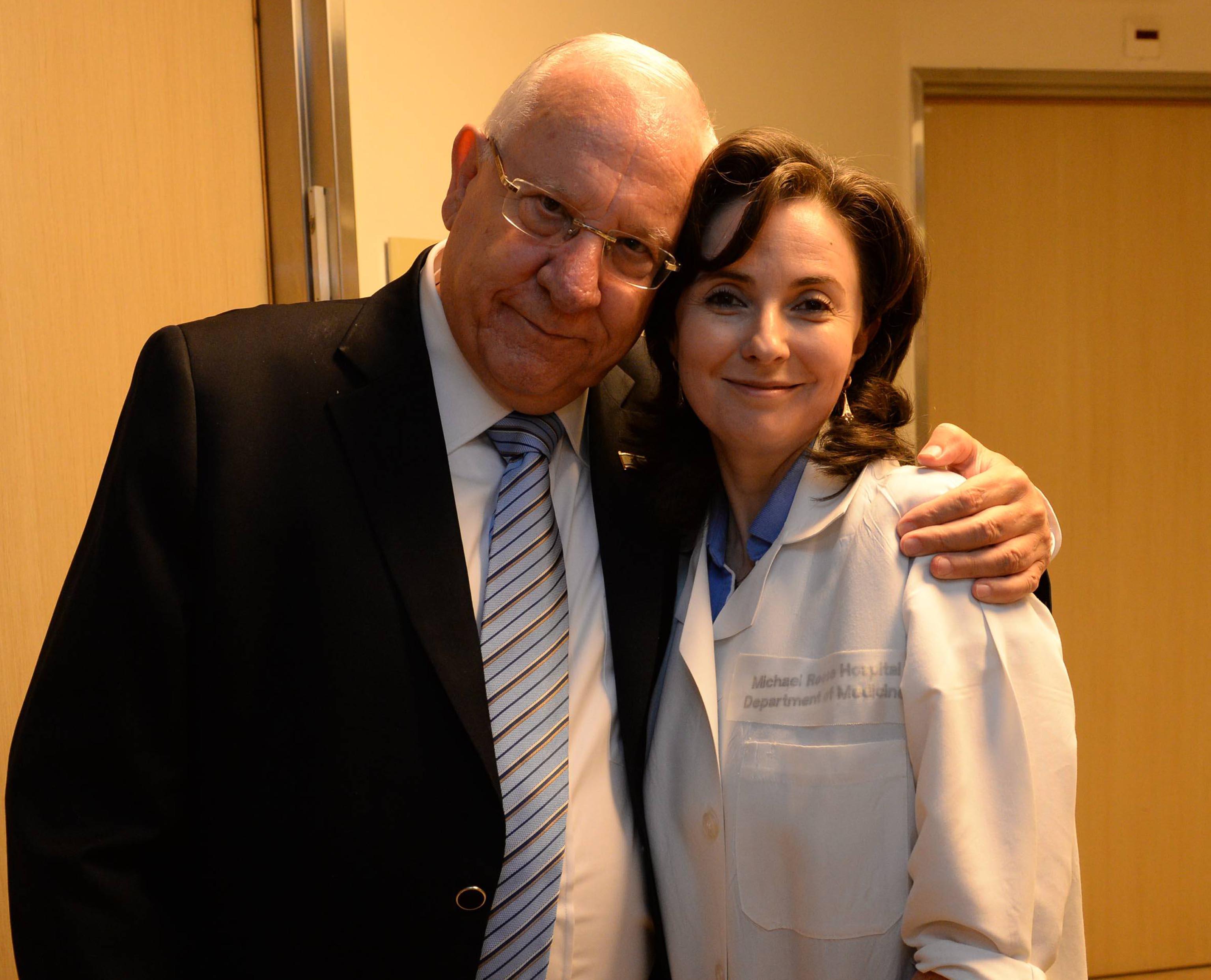 נשיא המדינה ביקר את הנשיא התשיעי של מדינת ישראל שמעון פרס ואת בני משפחתו ואנשי צוותו. קרדיט צילום: מארק ניימן / לע"מ 