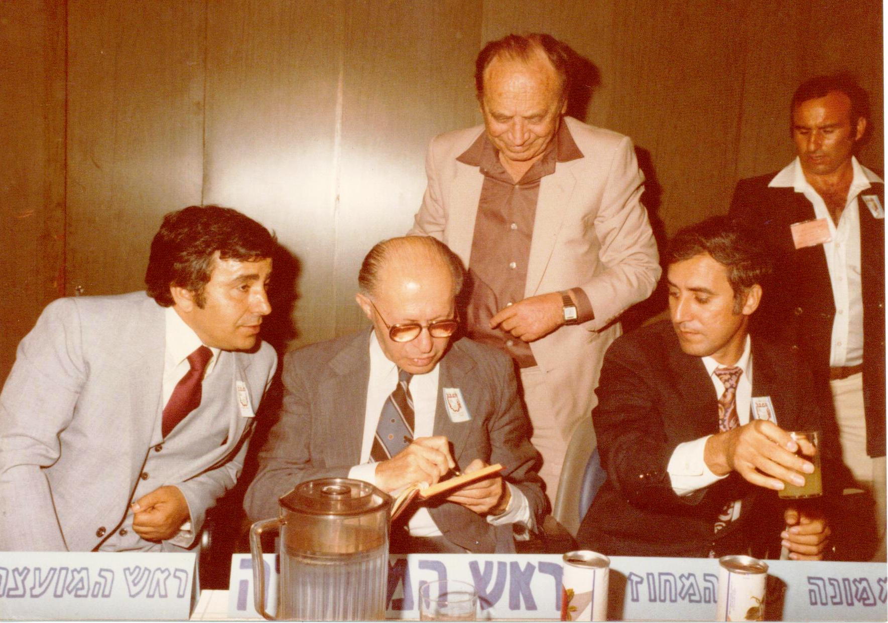 מנחם בגין ז"ל בביקור במגדל העמק. צילום: דוד קדוש ומרכז להב"ה מגדל העמק