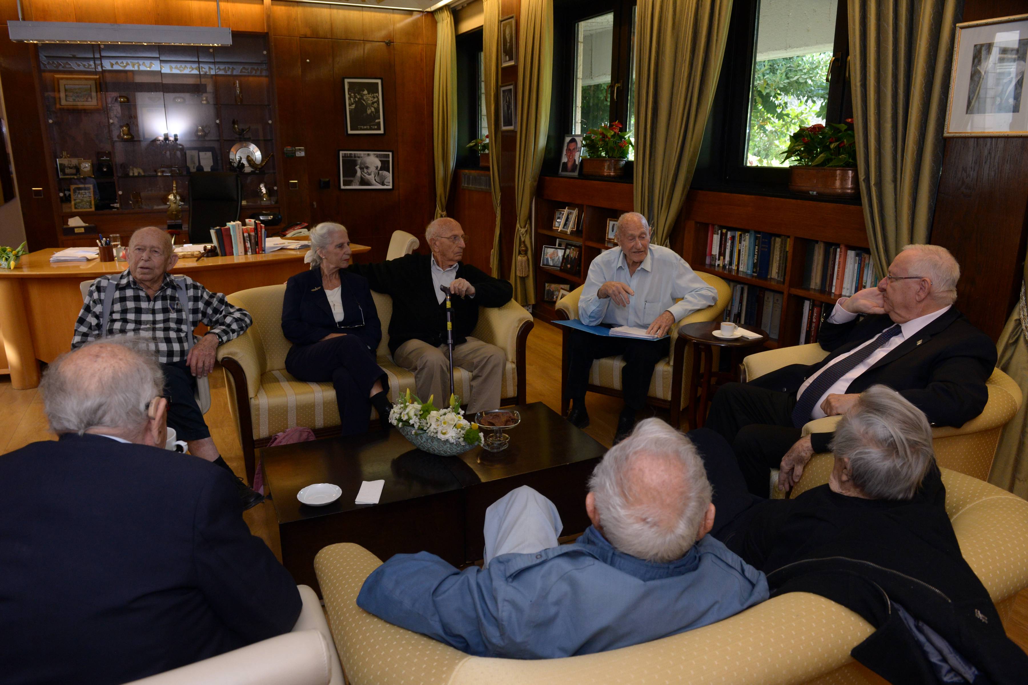 ותיקי הפלמ"ח במפגש עם נשיא המדינה ריבלין.  צילום: דוברות בית הנשיא