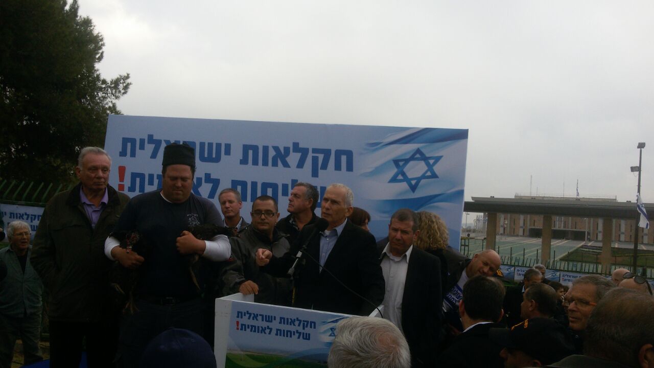 "ועדת החקירה תידרש לבדוק כיצד ממשלות ישראל הפקירו את החקלאות וייצור המזון בישראל עד למצב של סיכון הביטחון התזונתי של המדינה"