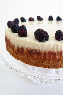 עוגת "גבינה" ופטל טבעונית עם עינוגיות "מן" (צילום: ניסים בן כהן)