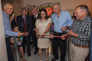 גזירת הסרט לפתיחת פסטיבל החלל ע"י אוצר התערוכה ד"ר טל ברמן, יו"ר מדעטק ליאון רקנאטי, נשיאת קרן רמון רונה רמון, מנכל משרד המדע הטכנולוגיה והחלל פרץ וזאן ומנכ"ל מדעטק אלי שרמייסטר. צילום: איל אמיר ומושון תמיר.