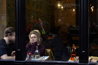 הזכוכית שבינינו - תערוכת צילומים חדשה לאמנית טלי אשכול