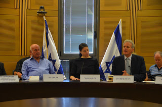 הבוקר התכנסה השדולה לשיתוף פעולה אזורי בראשות חברי הכנסת יעקב פרי (יש עתיד), מייקל אורן (כולנו) ומרב מיכאלי (המחנה הציוני) בכנסת