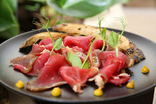   קרפצ'יו ורד הצלע של THE GARDEN TERRACE. צלם: שלומי כהן