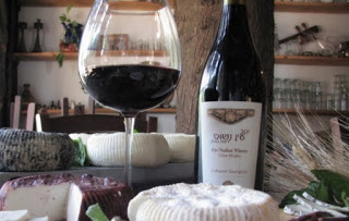 יקב הבוטיק עין נשוט, הממוקם בבונקר סורי נטוש בחוות בל עפרי ברמת הגולן, משיק סדרת יינות פטיט וורדו מבציר 2013