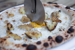 פיצה לבנה תפוח אדמה מדורה