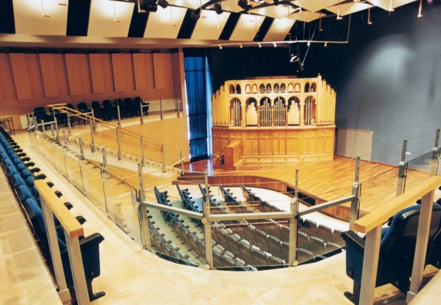 העוגב באודיטוריום ogev