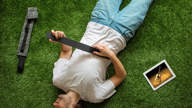 דולב אורית -כלי מיתר דיגיטלי לנווד המודרני(צילום:אחיקם בן יוסף)