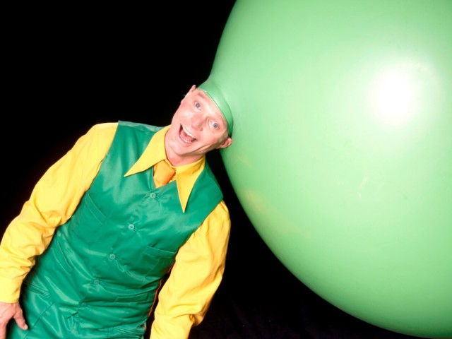 האידיוט המקצועי(צילום-יח'צ) pro_idiot