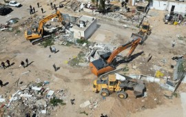 מבצע אכיפה בנגב - מפקחי רשות מקרקעי ישראל פעלו נגד תופעת הפלישות לאדמות מדינה מגרשי מגורים ומגרש למבני ציבור בתל שבע פונו מפולשים. צילום: רמ