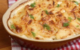 מתכון: גרטן תפוחי אדמה בשמנת עם רוטב שום גרטן תפוחי אדמה בשמנת ורוטב שום (צילום: יח