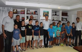 משלחת של ילדים יהודים וערבים תצא לטורניר שלום עולמי בכדורגל באיטליה חיים משותפים: משלחת של ילדים מעכו ומטה אשר תצא לטורניר שלום עולמי בכדורגל באיטליה. צילום: דוברות עיריית עכו