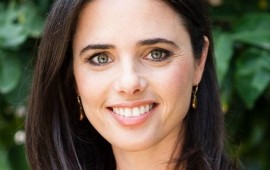 איילת שקד יוזמת החמרה בענישה ללקוחות זנות קטינים שרת המשפטים תפיץ מחר תזכיר חוק להחמרת ענישה בגין עבירת לקוחו של קטין .