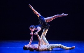 להקת המחול קמע עם המופע החדש TWO עם יצירתו על נאצ'ו דואטו בסוזן דלל צילום: צילם כפיר בולוטין