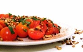 סלט עגבניות שרי ובזיליקום - מתכון