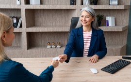 איך לעצב כרטיסי ביקור לעסק - כל מה שצריך לדעת קרדיט תמונה: FREEPIK