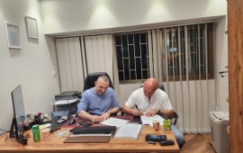 נחתם הסכם קיבוצי מיוחד בחברת א.ק ביצוע ע"י איגוד המנופאים מבית ההסתדרות הלאומית רגע חתימת ההסכם